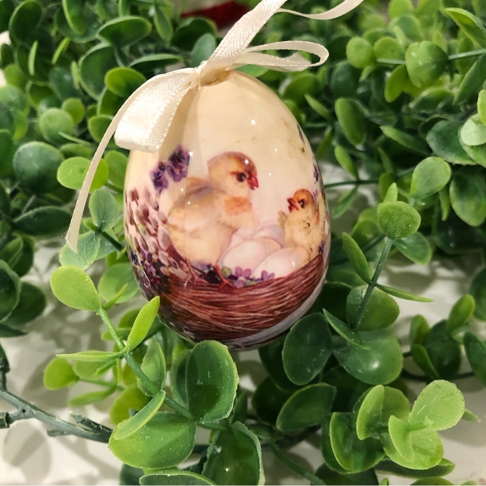 Hand painted Lacquered Wood Egg Easter 🐣 3" Ornament VTG